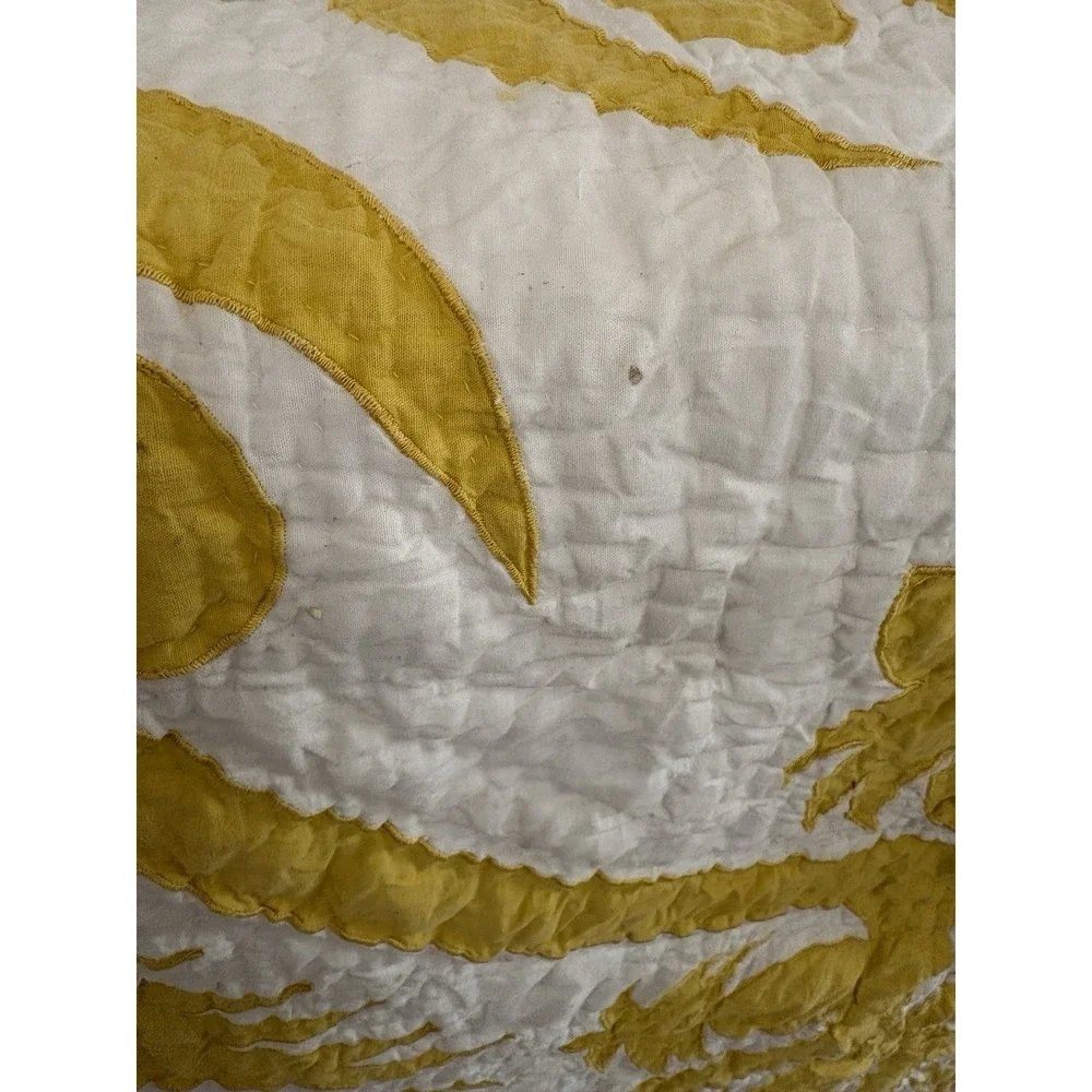 Lilly Pulitzer 1990s Pineapple Queen Quilt yellow white Hawaiian LOOK